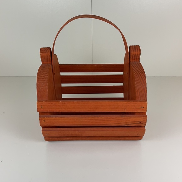 Cute Handcrafted Pumpkin 🎃 Basket Sawmill Critter - Picture 4 of 8